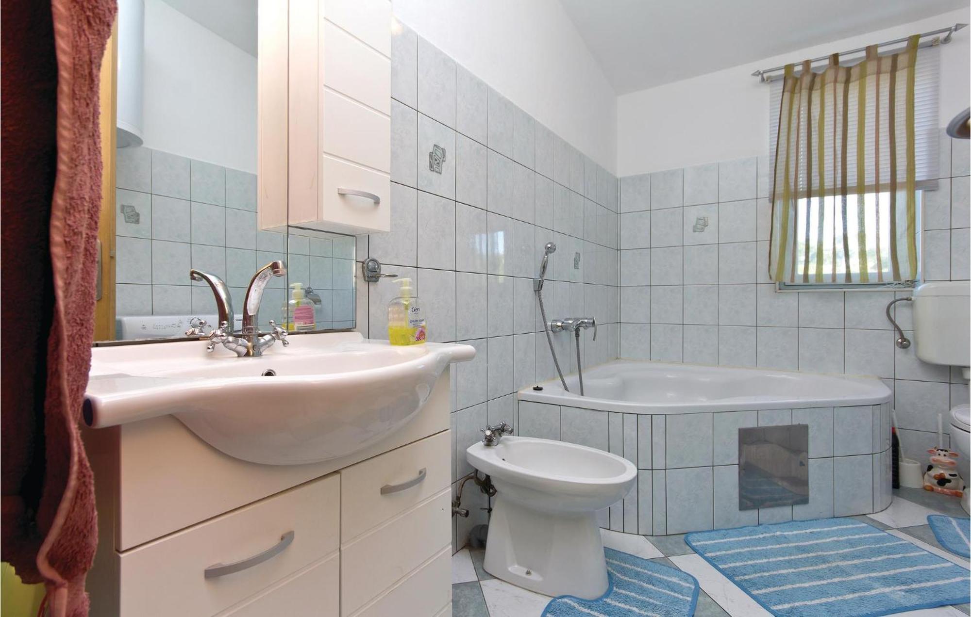 3 Bedroom Gorgeous Apartment In Marčana 외부 사진