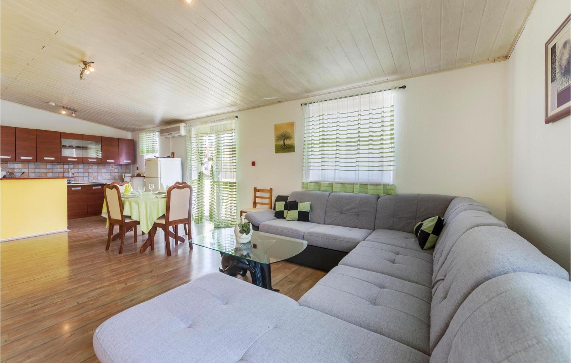 3 Bedroom Gorgeous Apartment In Marčana 외부 사진