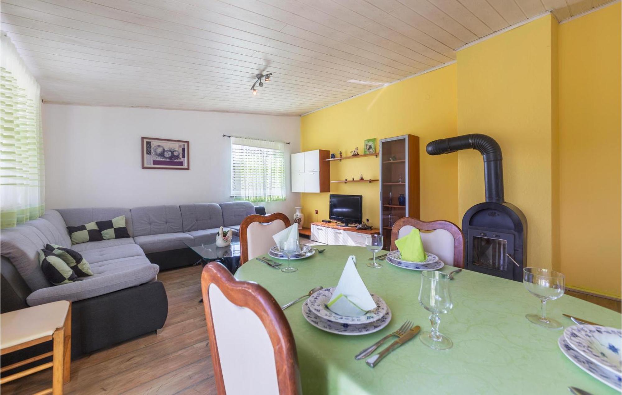 3 Bedroom Gorgeous Apartment In Marčana 외부 사진