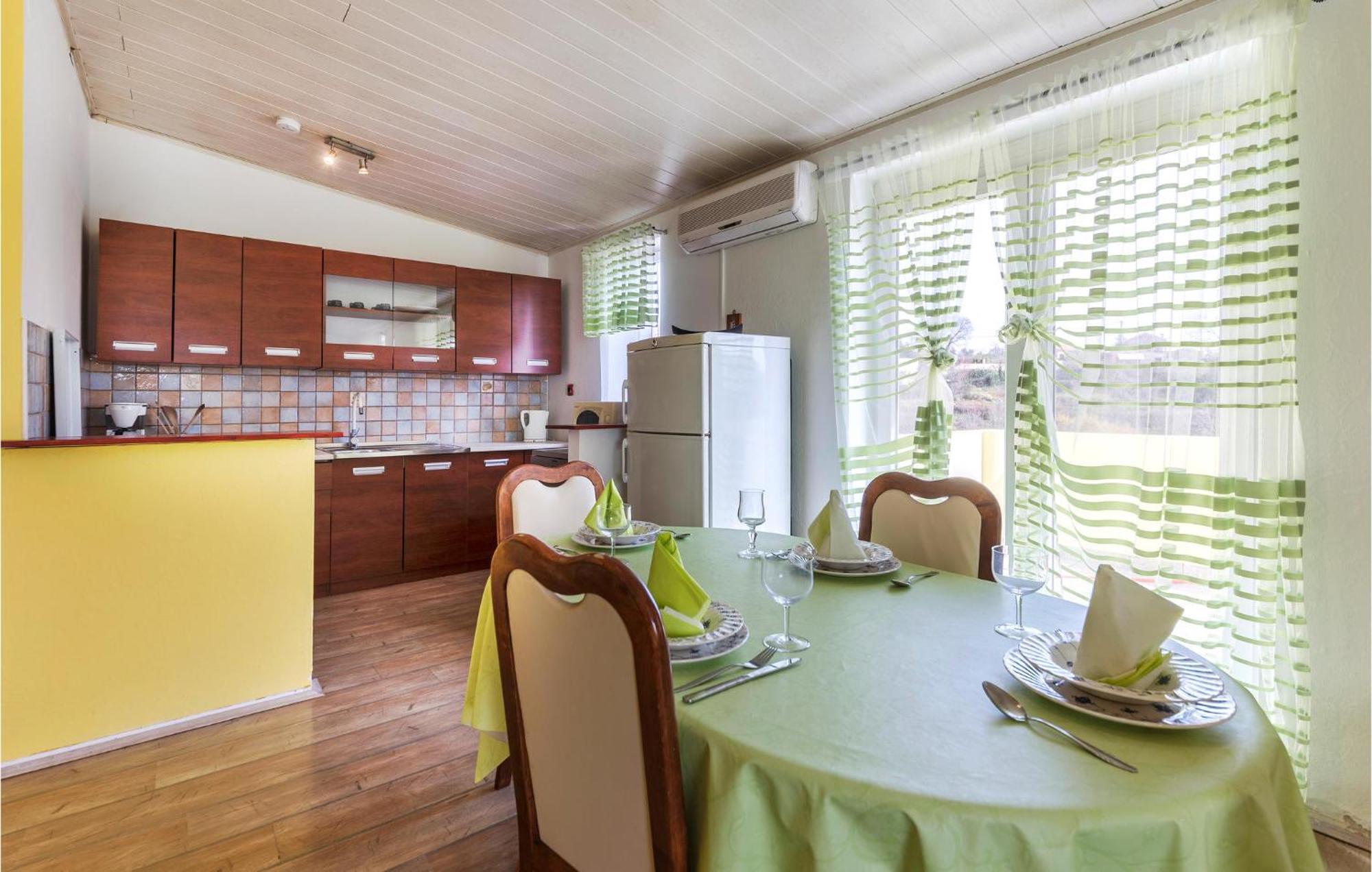 3 Bedroom Gorgeous Apartment In Marčana 외부 사진